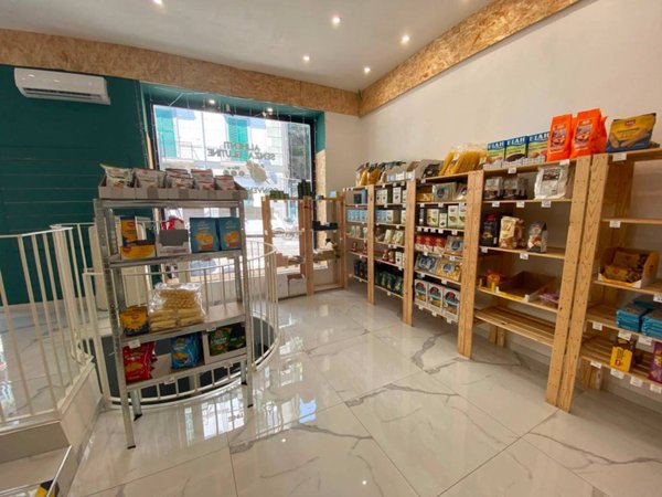 negozio in affitto a Napoli in zona Arenella