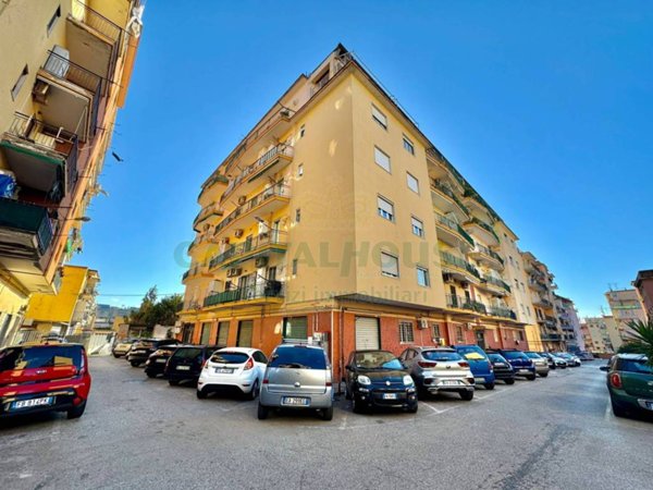 negozio in affitto a Napoli in zona Bagnoli