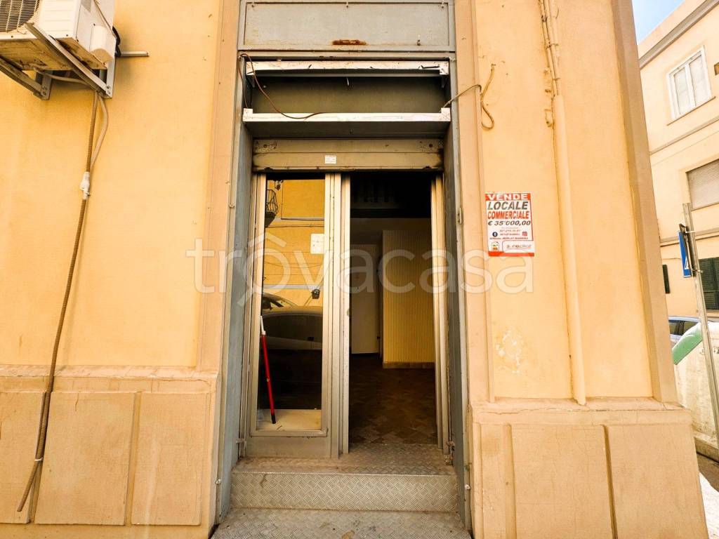 negozio in affitto a Napoli in zona Bagnoli