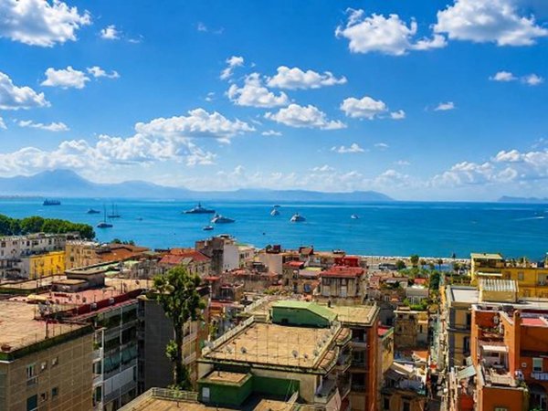 appartamento in affitto a Napoli in zona Chiaia