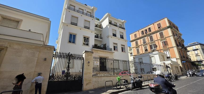 appartamento in affitto a Napoli in zona Chiaia