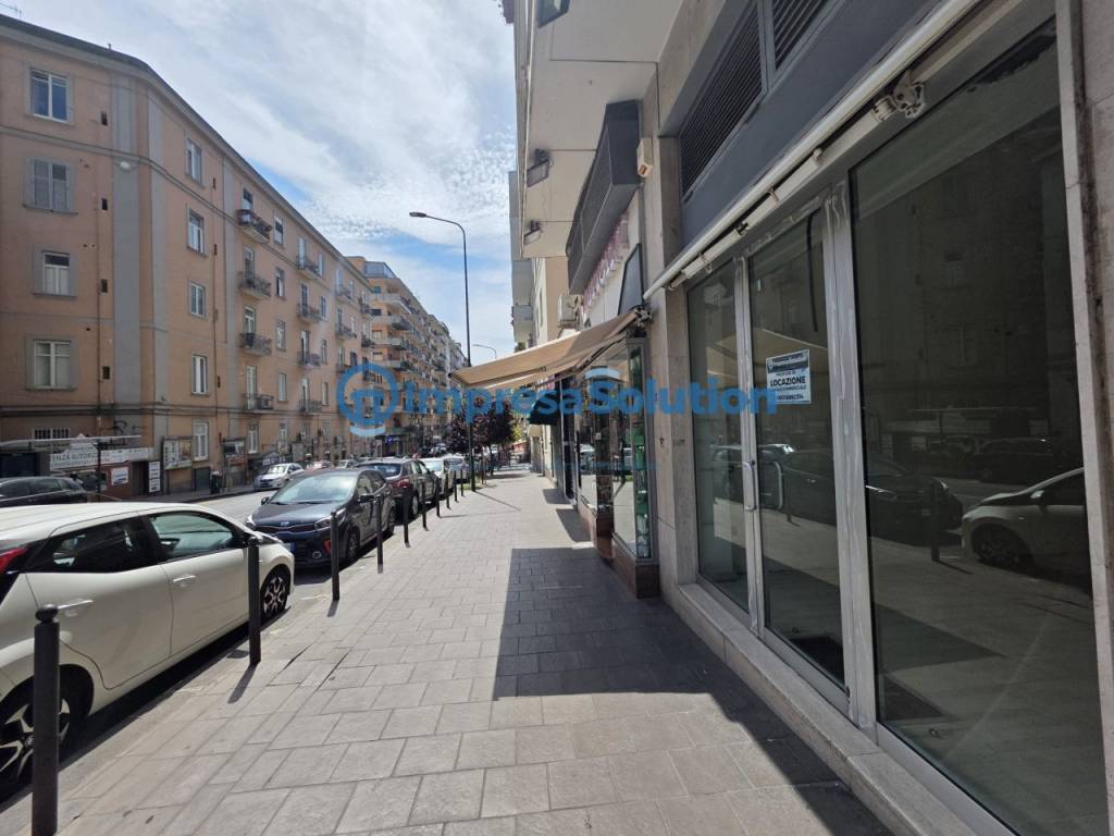 negozio in affitto a Napoli in zona Vomero