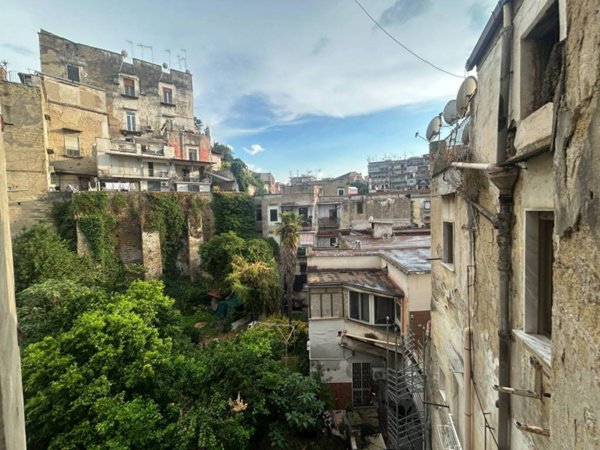 appartamento in affitto a Napoli in zona Stella