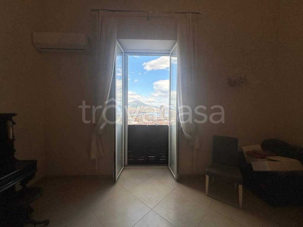 appartamento in affitto a Napoli in zona Chiaia