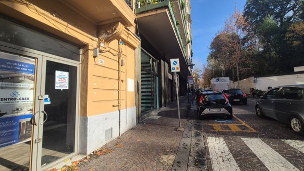 locale commerciale in affitto a Napoli in zona Vomero