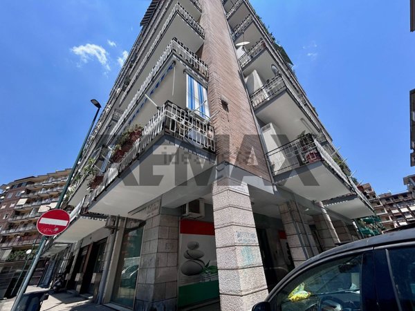 locale commerciale in affitto a Napoli in zona Arenella