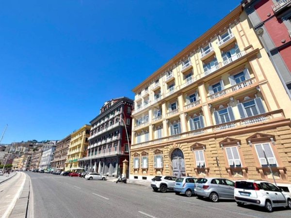 appartamento in affitto a Napoli in zona Chiaia