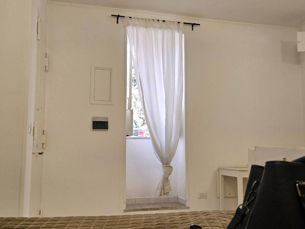 appartamento in affitto a Napoli in zona Chiaia