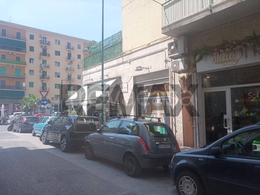 negozio in affitto a Napoli in zona Fuorigrotta