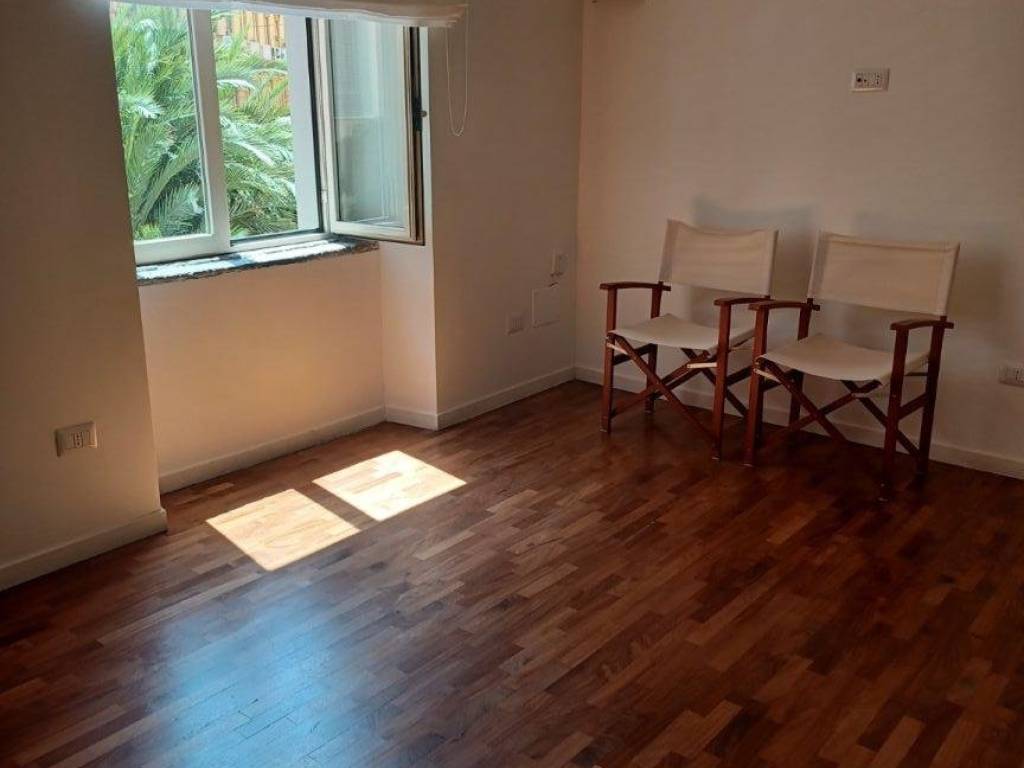 appartamento in affitto a Napoli in zona Chiaia
