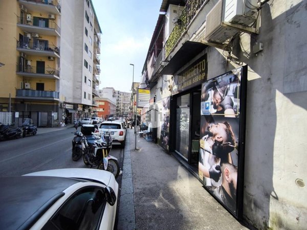 locale commerciale in affitto a Napoli in zona Arenella