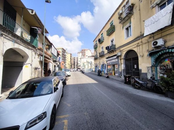 locale commerciale in affitto a Napoli in zona Arenella