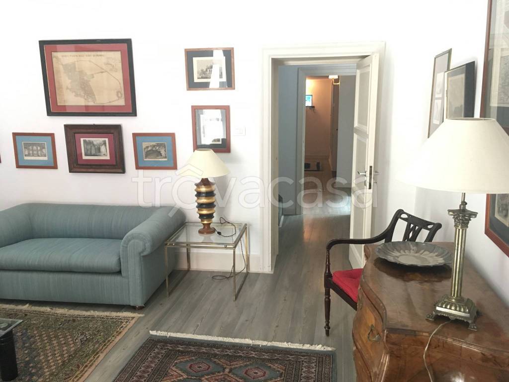 appartamento in affitto a Napoli in zona Chiaia