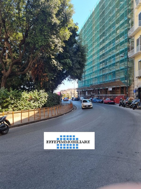 appartamento in affitto a Napoli in zona Chiaia