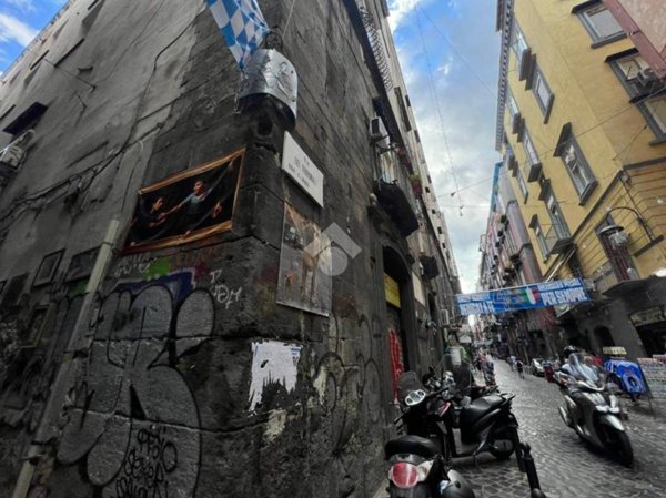 negozio in affitto a Napoli in zona Centro Antico