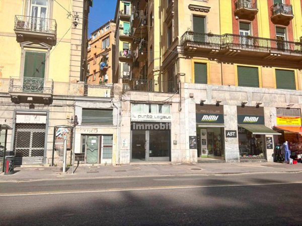 negozio in affitto a Napoli in zona Chiaia