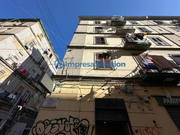 negozio in affitto a Napoli in zona Pendino / San Giuseppe