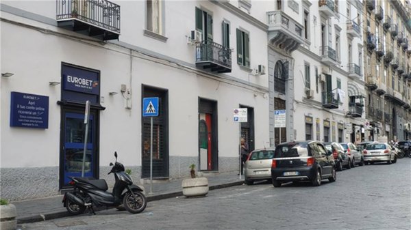 negozio in affitto a Napoli in zona San Lorenzo