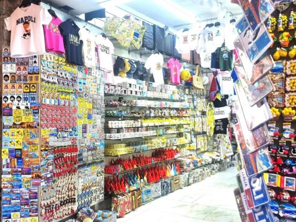 negozio in affitto a Napoli in zona San Ferdinando