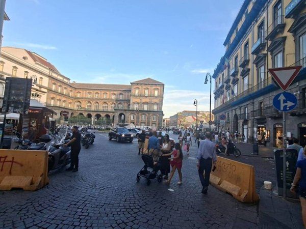 appartamento in affitto a Napoli in zona Chiaia