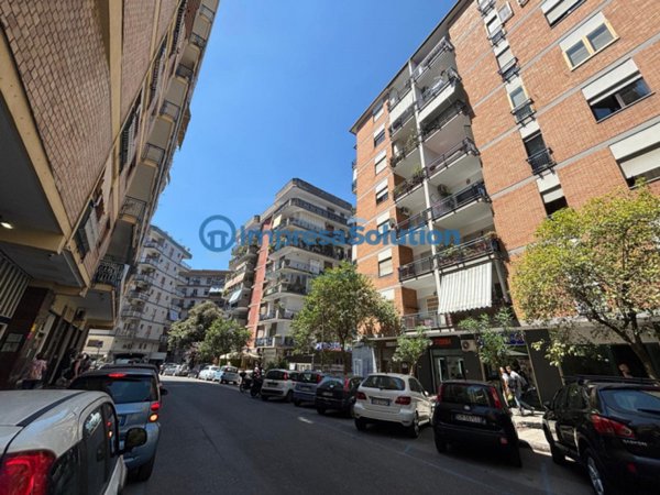 locale commerciale in affitto a Napoli