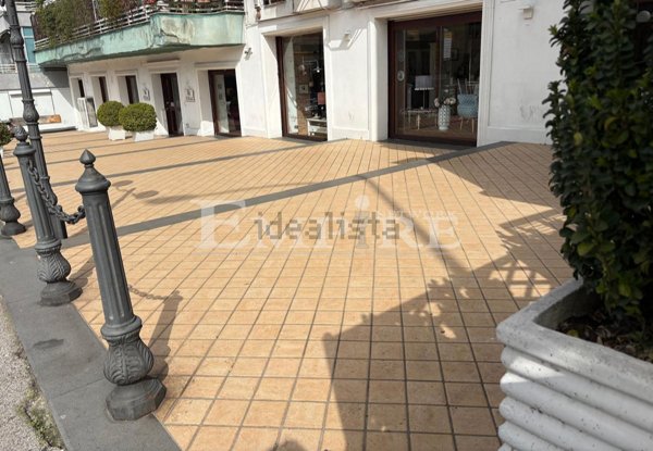 locale commerciale in affitto a Napoli in zona Capodimonte / Colli Aminei
