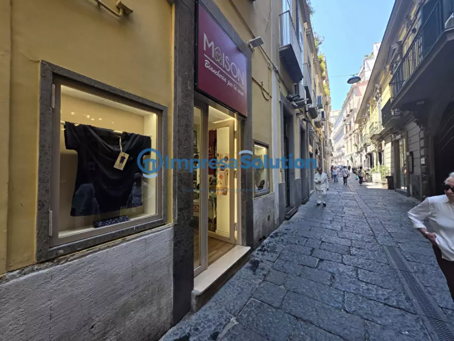 negozio in affitto a Napoli in zona Chiaia