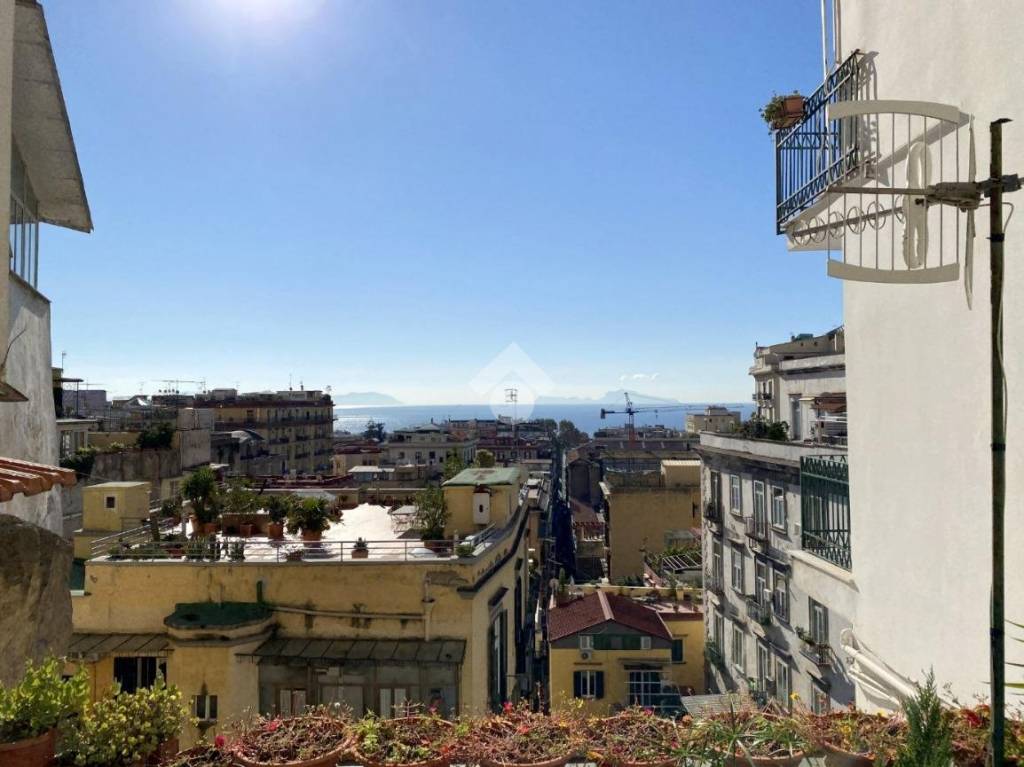 appartamento in affitto a Napoli in zona Chiaia