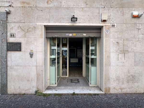 locale commerciale in affitto a Napoli in zona Vomero