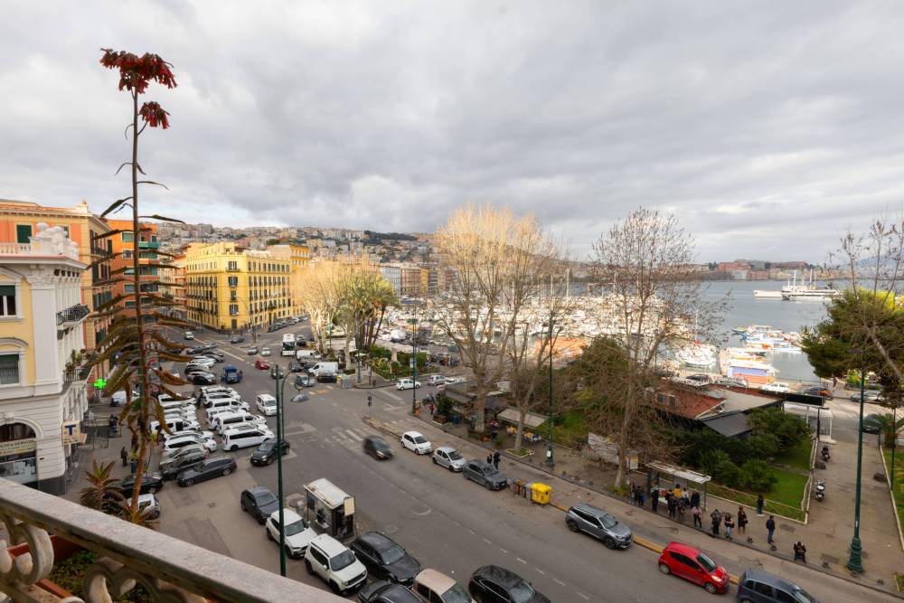 appartamento in affitto a Napoli in zona Chiaia