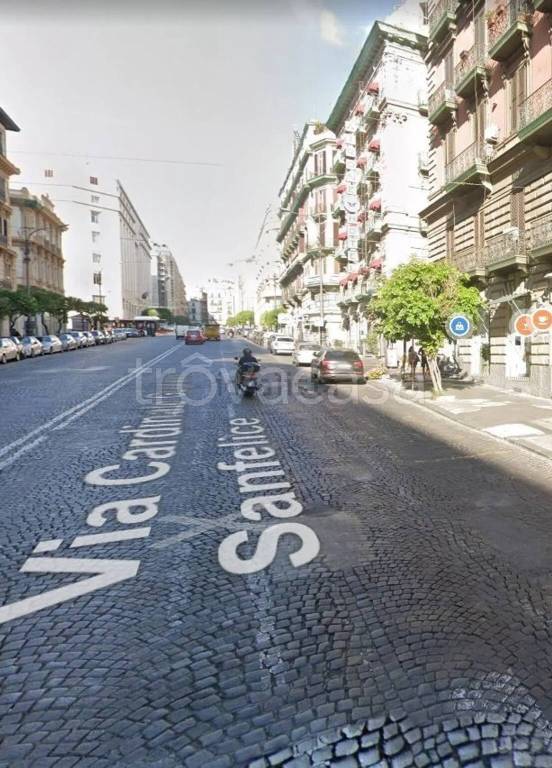 negozio in affitto a Napoli in zona Porto
