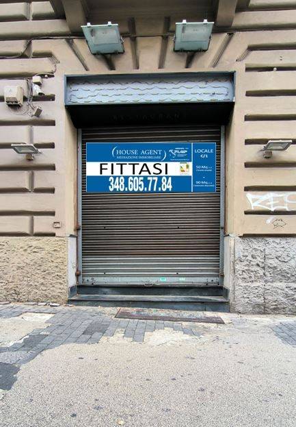 negozio in affitto a Napoli