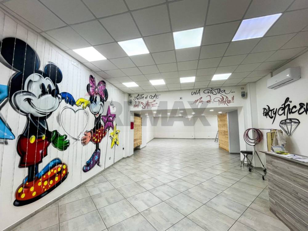 locale commerciale in affitto a Napoli