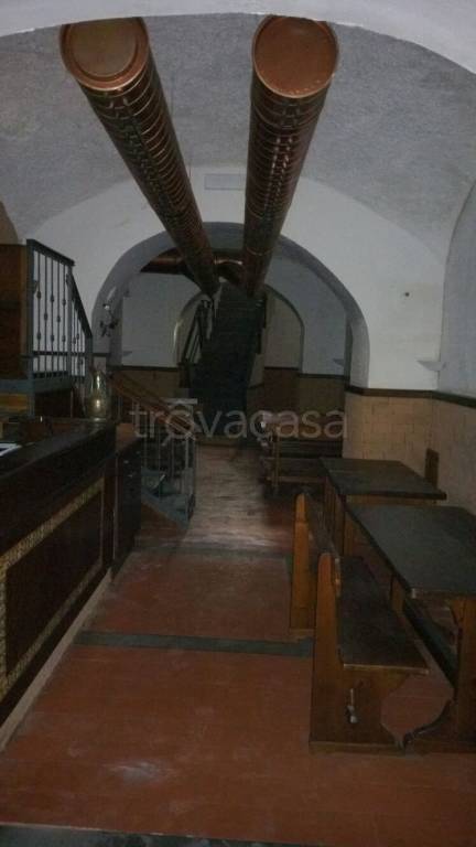 negozio in affitto a Napoli in zona Chiaia