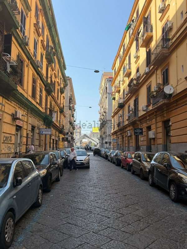locale commerciale in affitto a Napoli in zona San Lorenzo