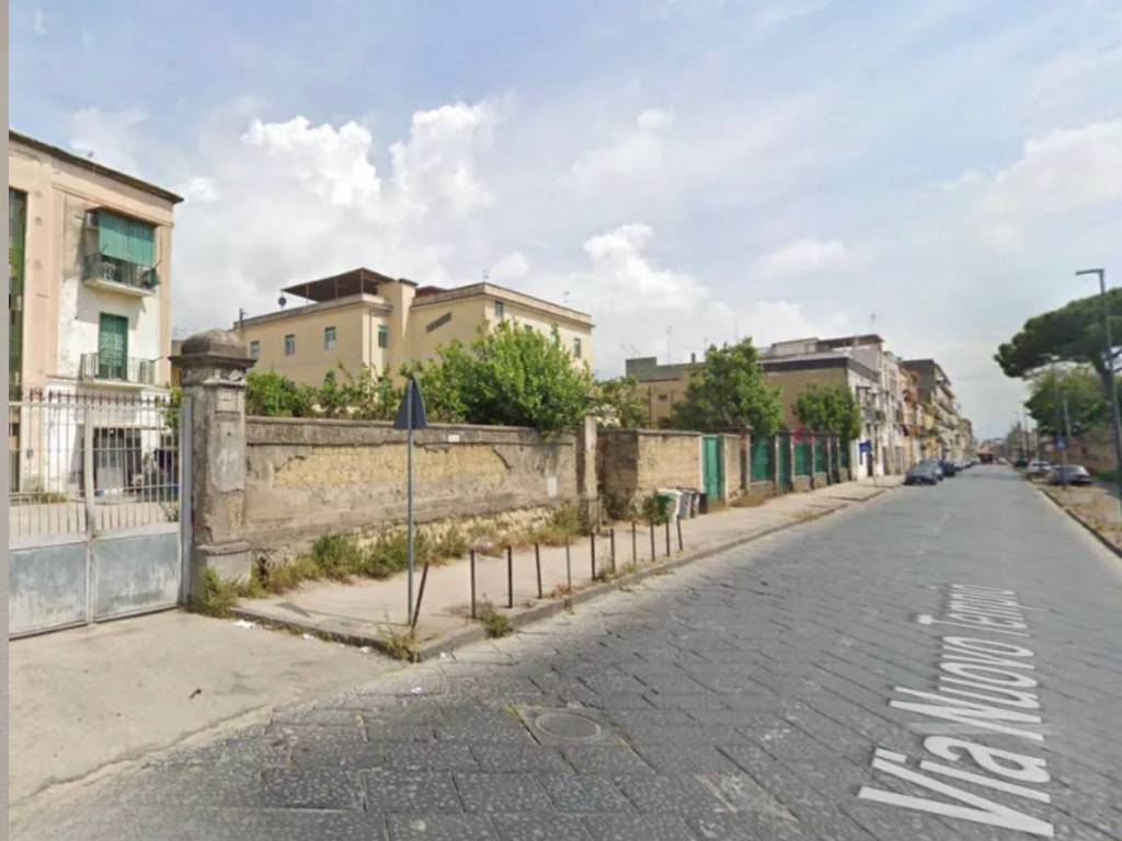 locale commerciale in affitto a Napoli in zona Capodichino