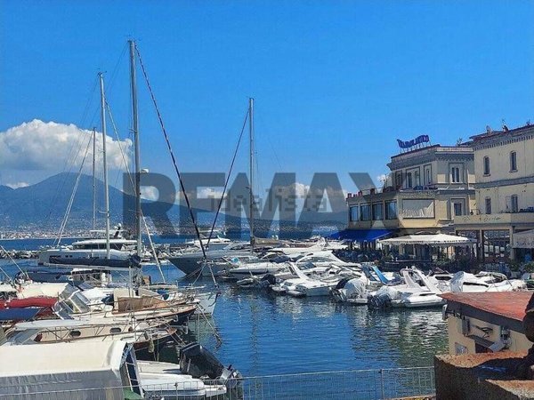 negozio in affitto a Napoli in zona San Ferdinando