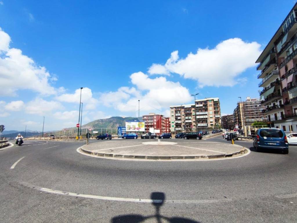 locale commerciale in affitto a Napoli in zona Vomero