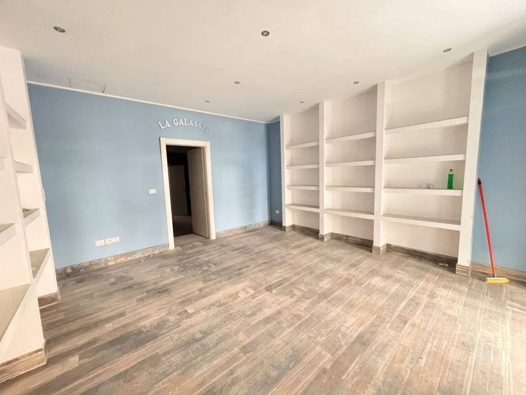 negozio in affitto a Napoli