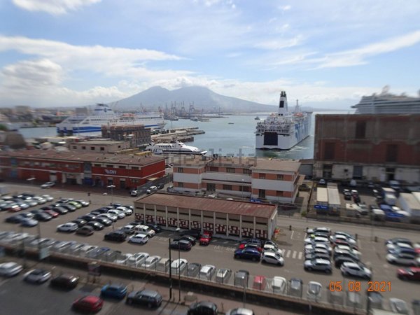 ufficio in affitto a Napoli in zona Porto