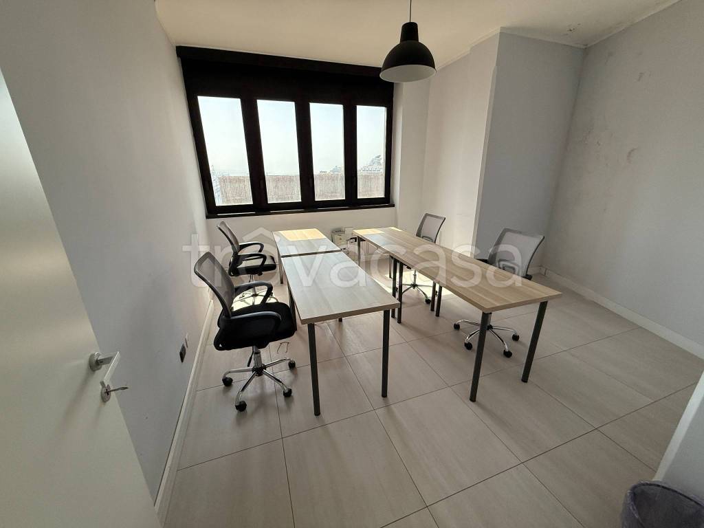ufficio in affitto a Napoli in zona Porto