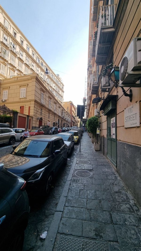 locale commerciale in affitto a Napoli in zona Chiaia