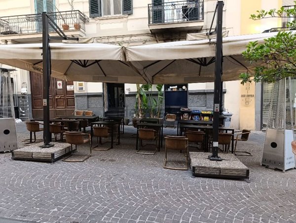 negozio in affitto a Napoli in zona Vomero
