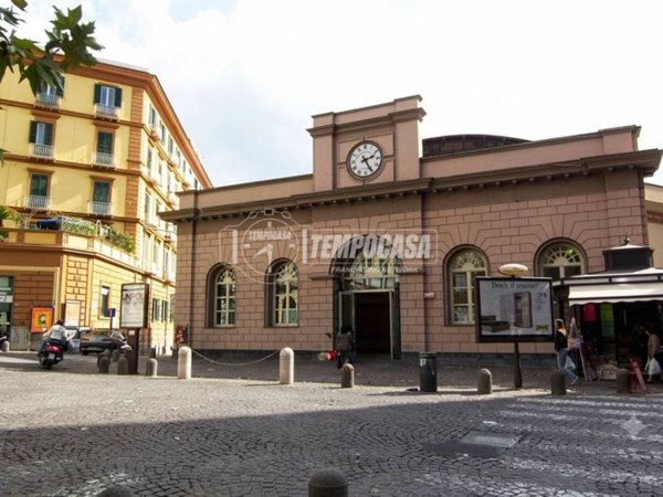 negozio in affitto a Napoli in zona Vomero