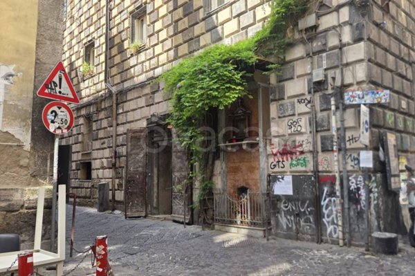 negozio in affitto a Napoli
