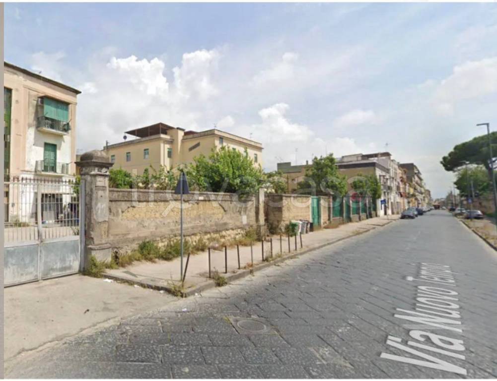 locale commerciale in affitto a Napoli in zona Capodichino