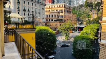 appartamento in affitto a Napoli in zona Chiaia