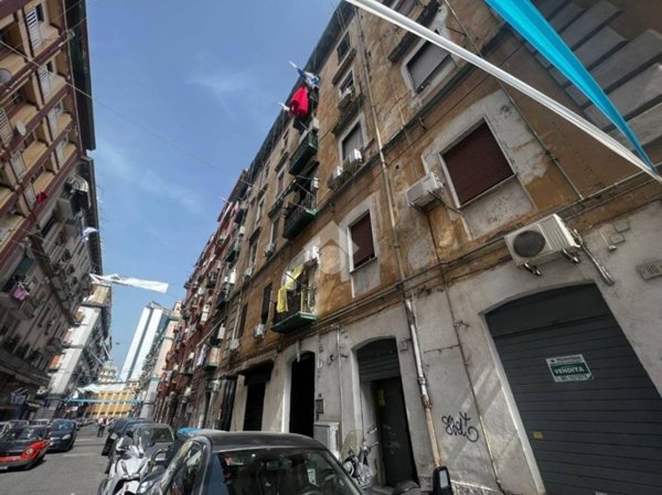 negozio in affitto a Napoli