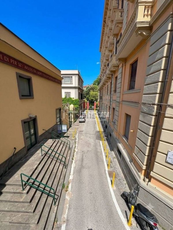 locale di sgombero in affitto a Napoli in zona Vomero