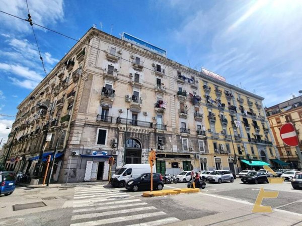 negozio in affitto a Napoli in zona Vicaria